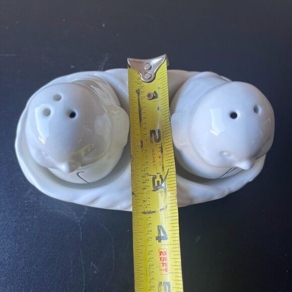 RAE DUNN Chicks in a Nest Salt Pepper Shaker Set Artisan Collection By Magenta - Picture 12 of 12